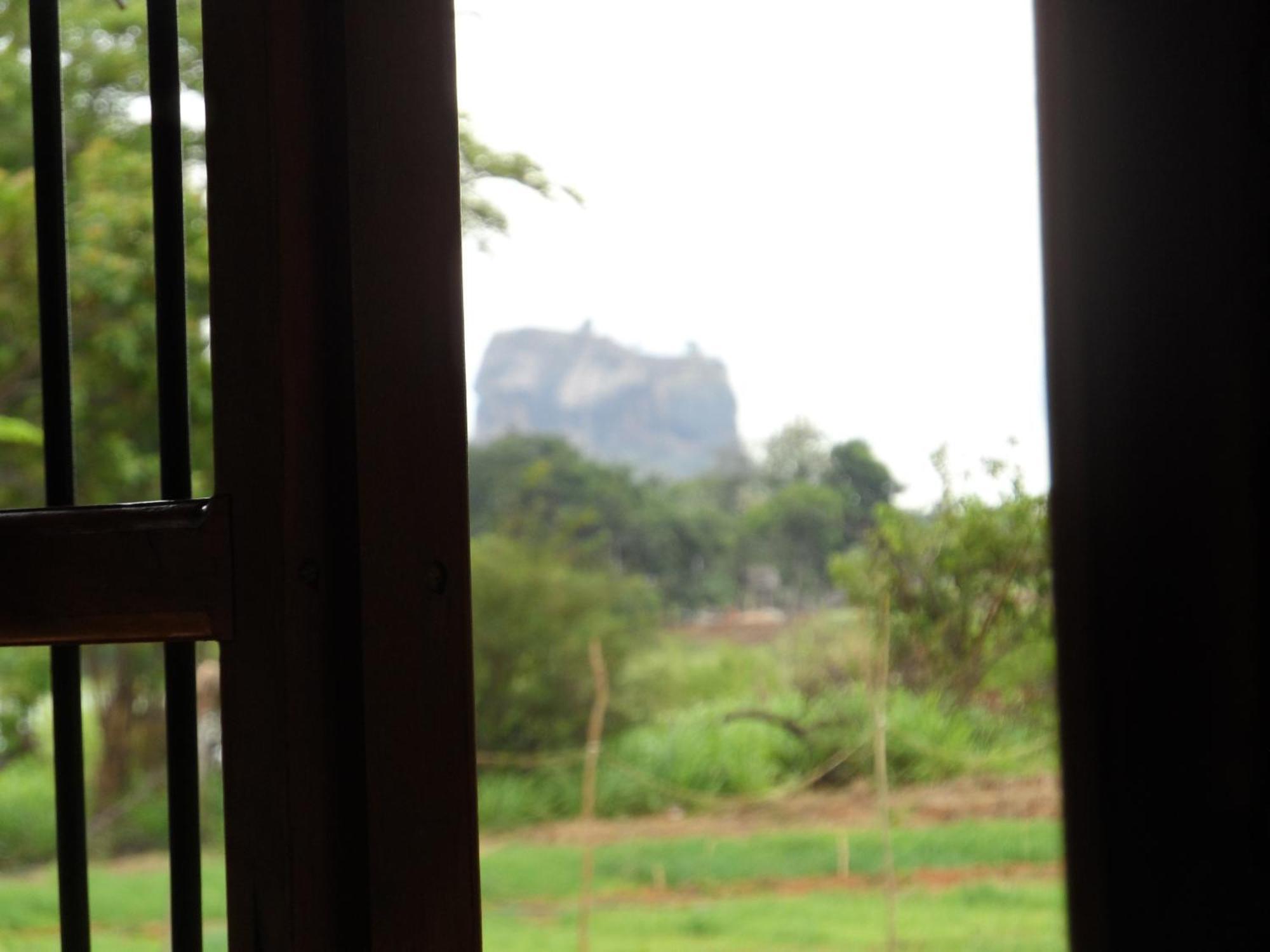 Sigiri Lake Paradise Villa Sigiriya Room photo